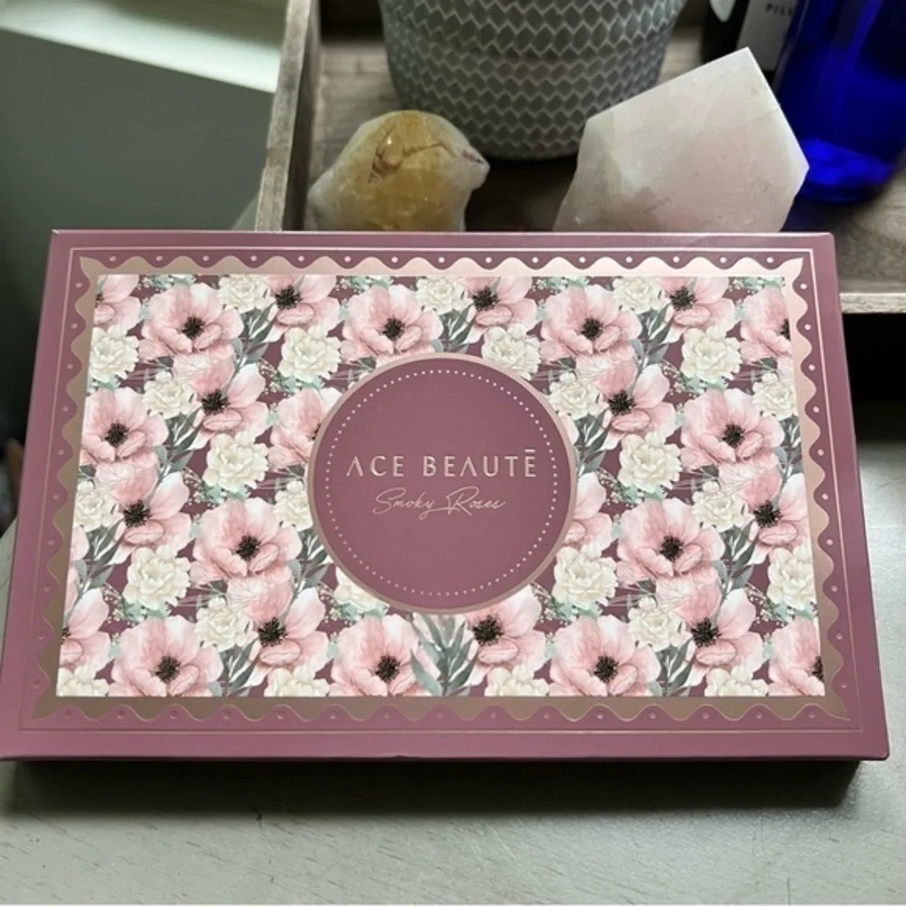 Ace Beaute SMOKY ROSES PALETTE (LIMITED EDITION)